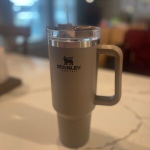 Stanley OG Adventure Quencher 40 oz,  Silt